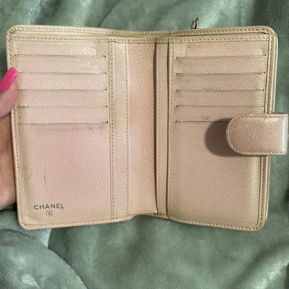 🌸 Chanel Camellia Accent French Wallet - Picture 3 of 7